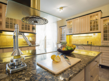 Squeezer,On,Granitic,Countertop,In,Modern,Kitchen