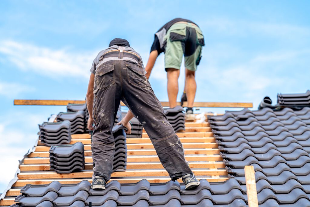 Craftsmen,Build,A,New,Roof,From,Ceramic,Tiles,On,Wooden